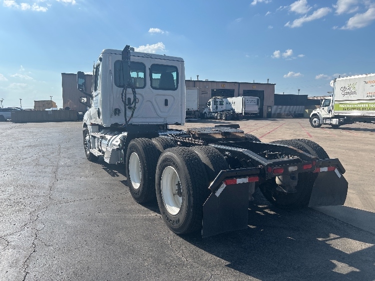2022 Freightliner Cascadia in Tulsa, OK — photo 5