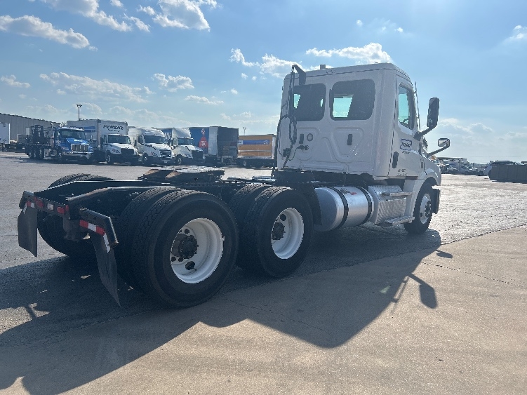 2022 Freightliner Cascadia in Tulsa, OK — photo 7