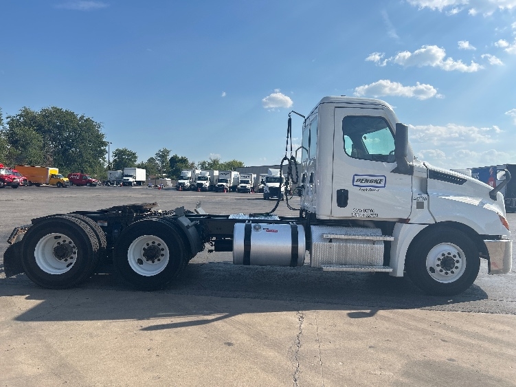 2022 Freightliner Cascadia in Tulsa, OK — photo 8