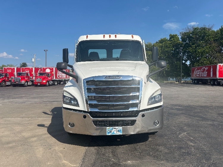2022 Freightliner Cascadia in Tulsa, OK — photo 2