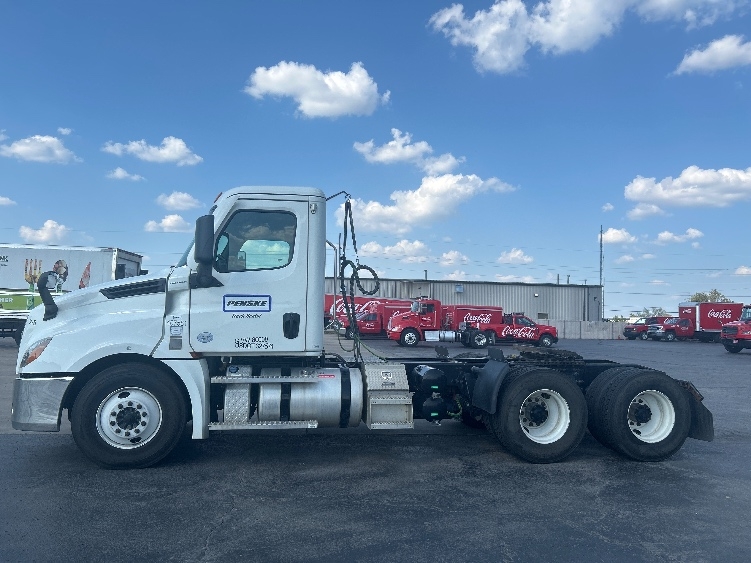 2022 Freightliner Cascadia in Tulsa, OK — photo 4