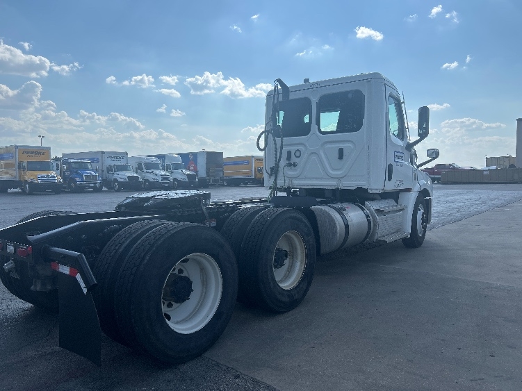 2022 Freightliner Cascadia in Tulsa, OK — photo 7