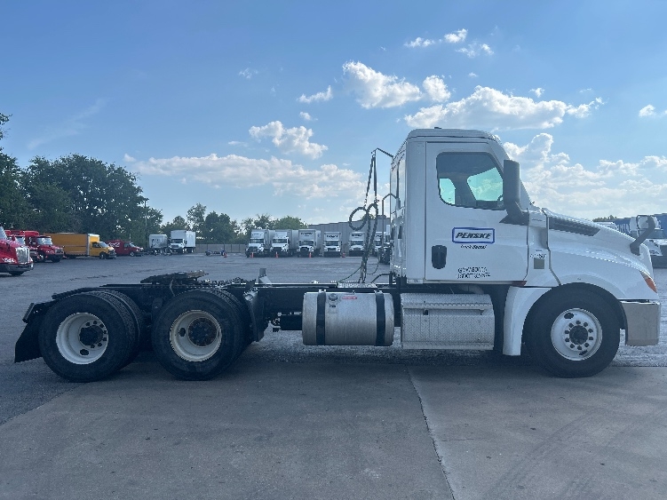 2022 Freightliner Cascadia in Tulsa, OK — photo 8