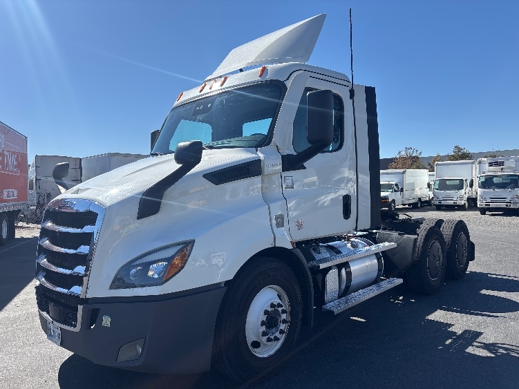 2022 Freightliner Cascadia in West Sacramento, CA — photo 3