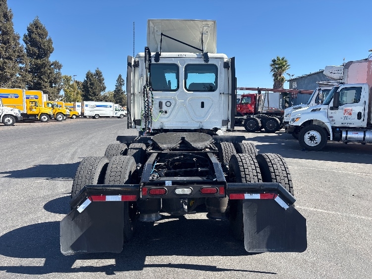 2022 Freightliner Cascadia in West Sacramento, CA — photo 6
