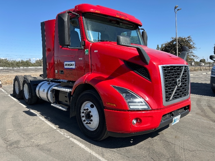 2022 Volvo VNR 640 in Fresno, CA