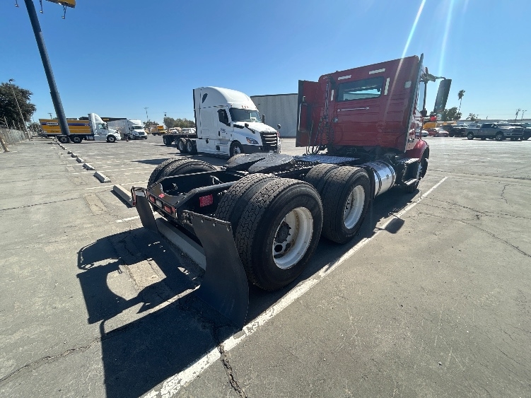 2022 Volvo VNR 640 in Fresno, CA — photo 7
