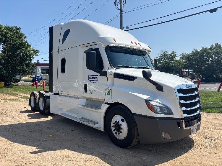 2022 Freightliner Cascadia in Capitol Heights, MD