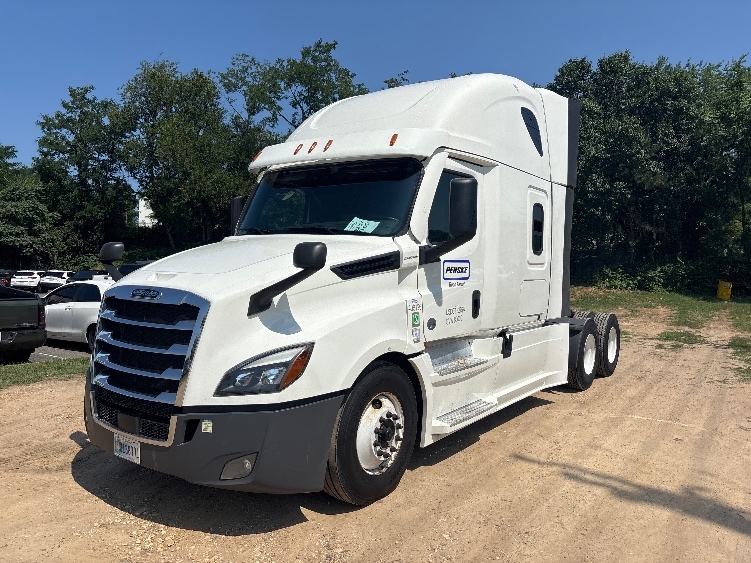 2022 Freightliner Cascadia in Capitol Heights, MD — photo 3