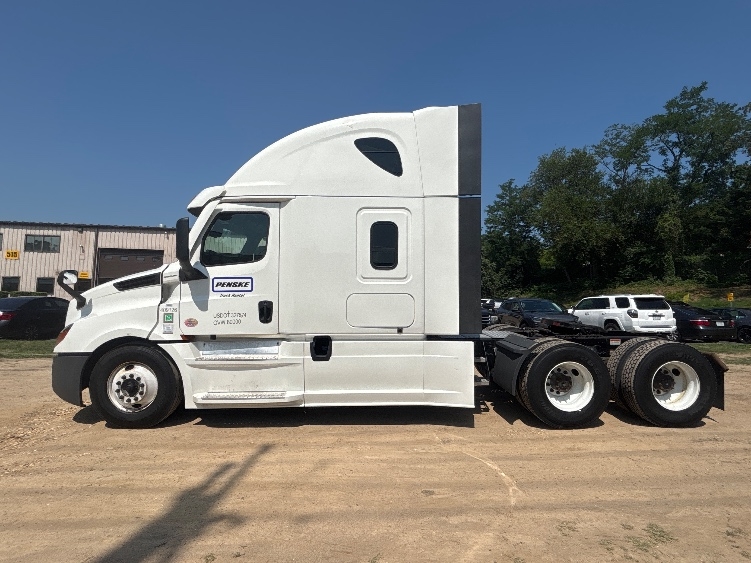2022 Freightliner Cascadia in Capitol Heights, MD — photo 4