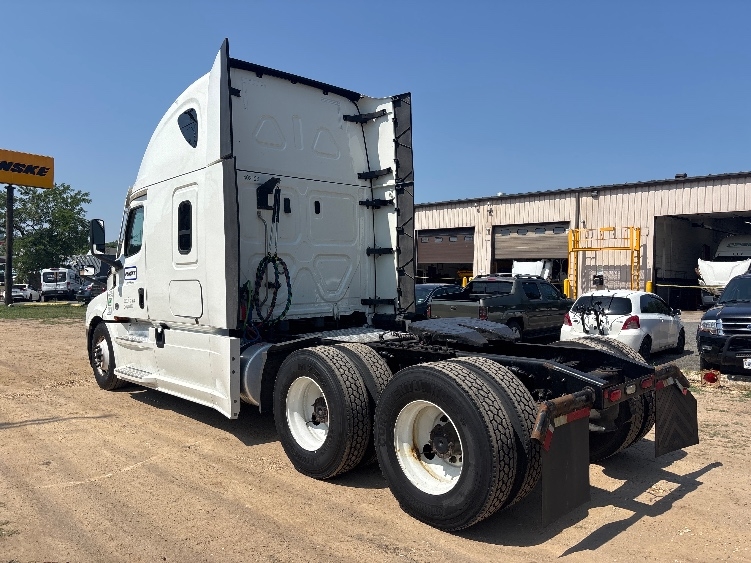 2022 Freightliner Cascadia in Capitol Heights, MD — photo 5
