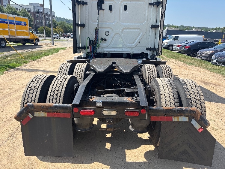 2022 Freightliner Cascadia in Capitol Heights, MD — photo 6