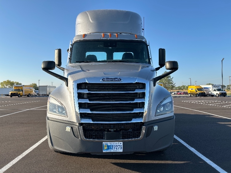 2022 Freightliner Cascadia in Wichita, KS — photo 2