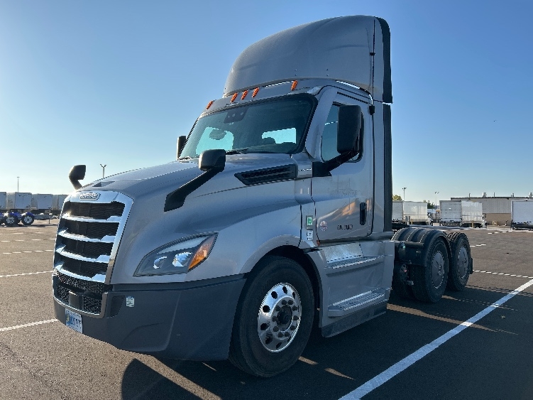 2022 Freightliner Cascadia in Wichita, KS — photo 3