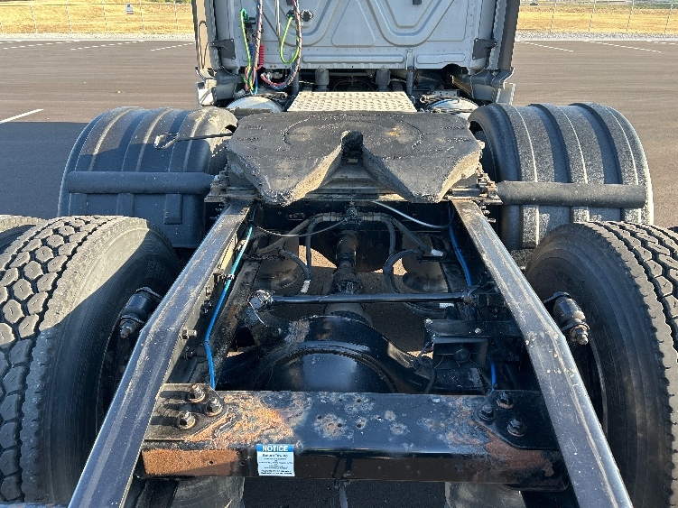 2022 Freightliner Cascadia in Wichita, KS — photo 6