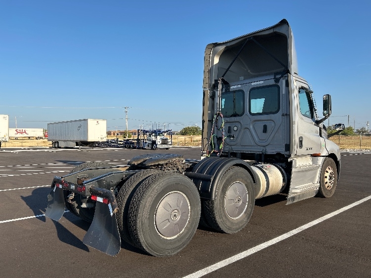 2022 Freightliner Cascadia in Wichita, KS — photo 7