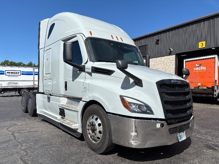 2022 Freightliner Cascadia in Jessup, PA