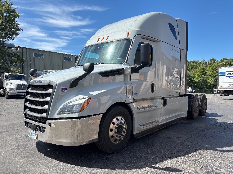 2022 Freightliner Cascadia in Jessup, PA — photo 3
