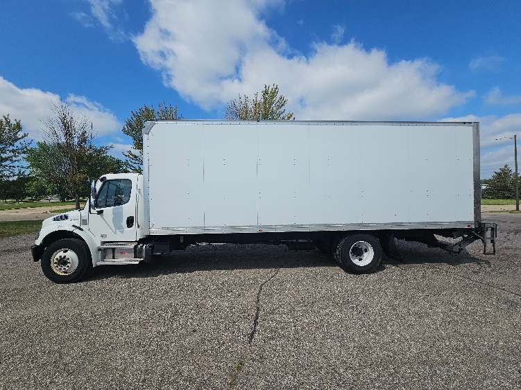 2022 Freightliner eM2 in Chicago (Melrose Park), IL — photo 4