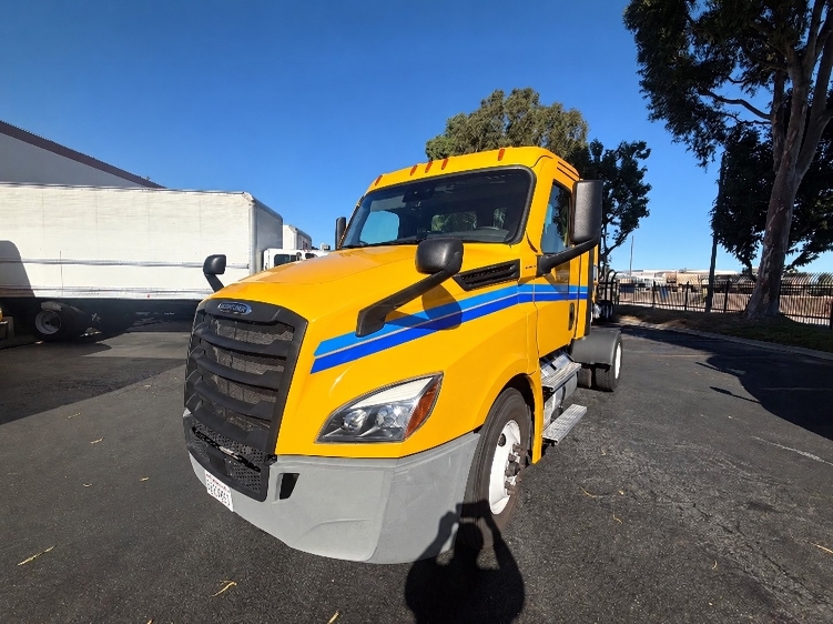 2022 Freightliner Cascadia in Torrance, CA — photo 3