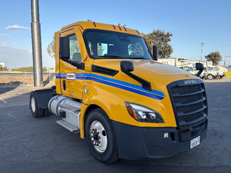 2022 Freightliner Cascadia in Fresno, CA