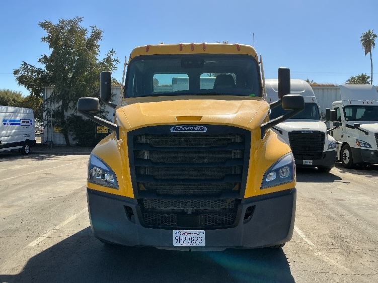 2022 Freightliner Cascadia in Fresno, CA — photo 2