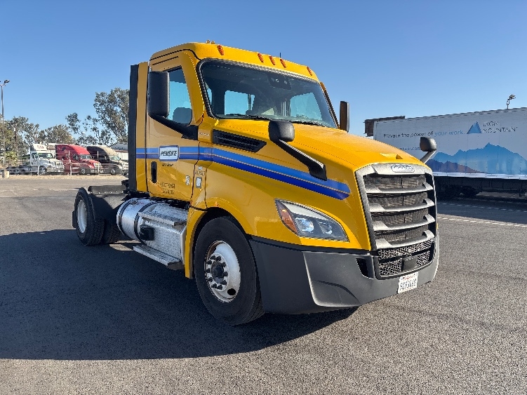 2022 Freightliner Cascadia in Fresno, CA