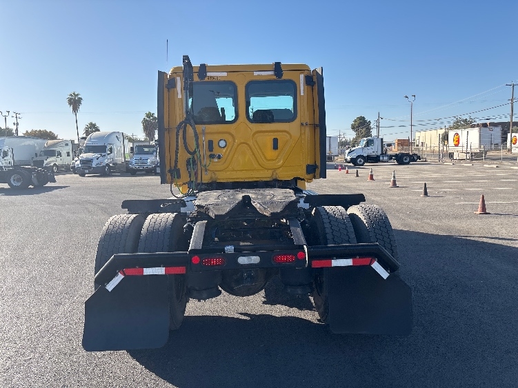 2022 Freightliner Cascadia in Fresno, CA — photo 6