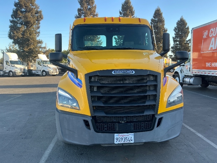 2022 Freightliner Cascadia in West Sacramento, CA — photo 2