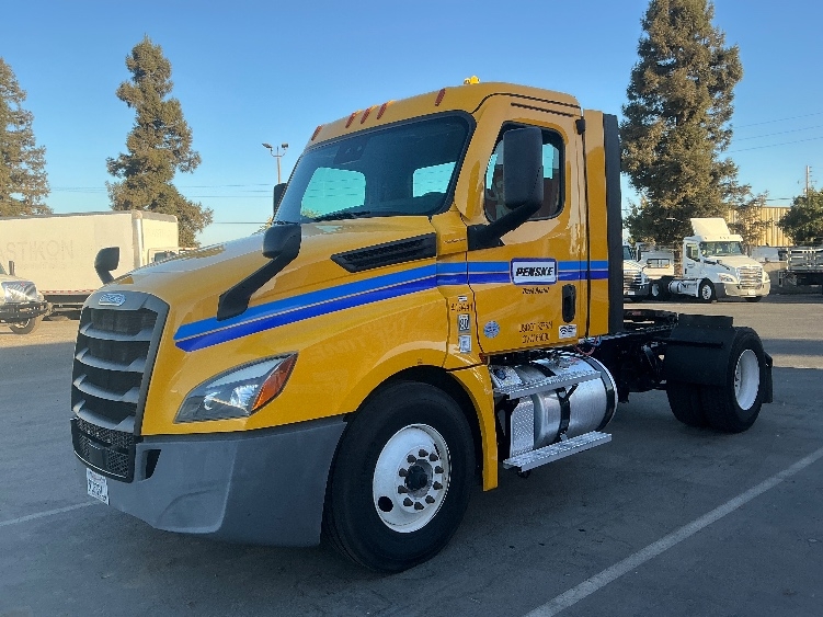 2022 Freightliner Cascadia in West Sacramento, CA — photo 3