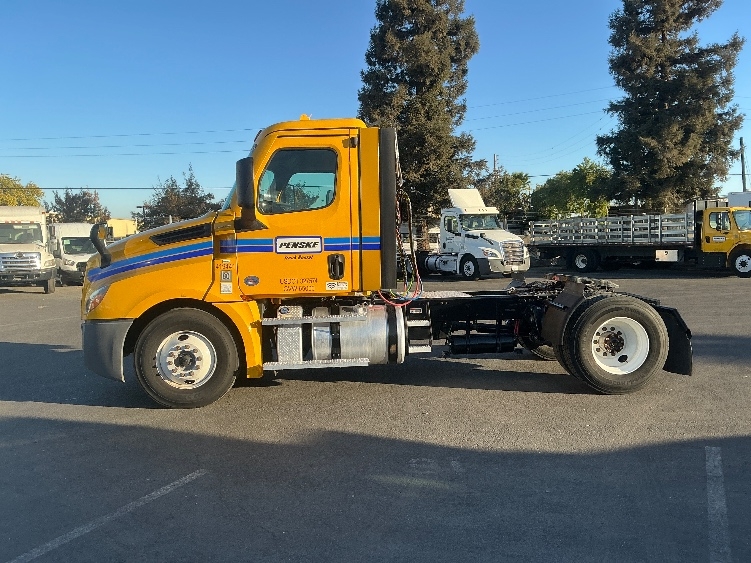 2022 Freightliner Cascadia in West Sacramento, CA — photo 4