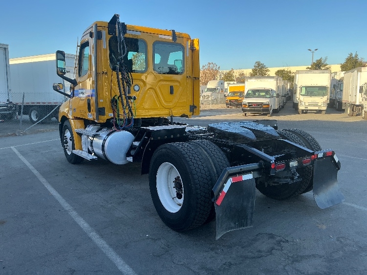 2022 Freightliner Cascadia in West Sacramento, CA — photo 5