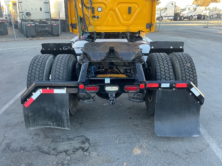 2022 Freightliner Cascadia in West Sacramento, CA — photo 6