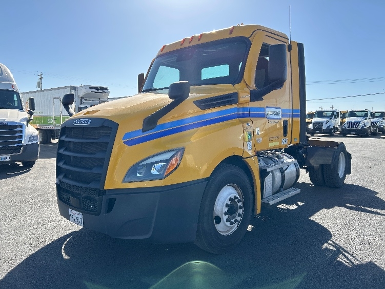 2022 Freightliner Cascadia in Fresno, CA — photo 3