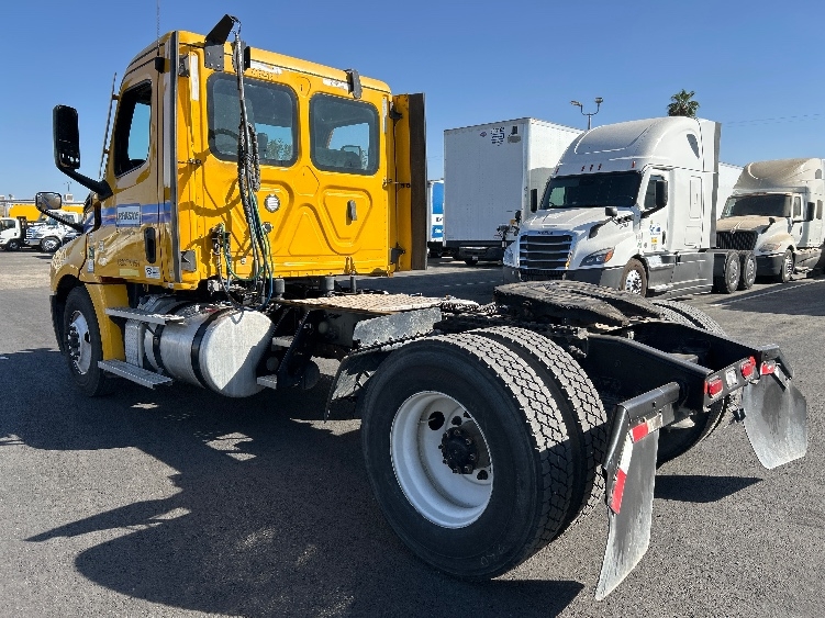 2022 Freightliner Cascadia in Fresno, CA — photo 5
