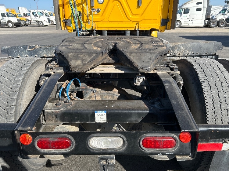 2022 Freightliner Cascadia in Fresno, CA — photo 6