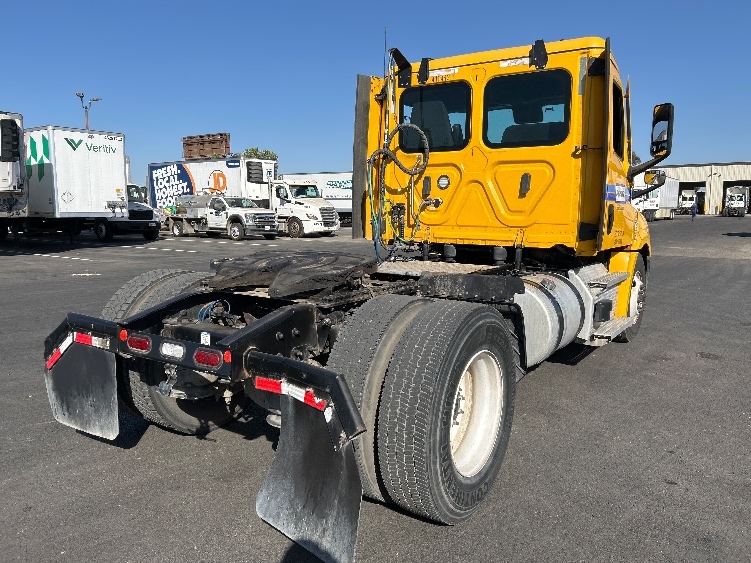 2022 Freightliner Cascadia in Fresno, CA — photo 7