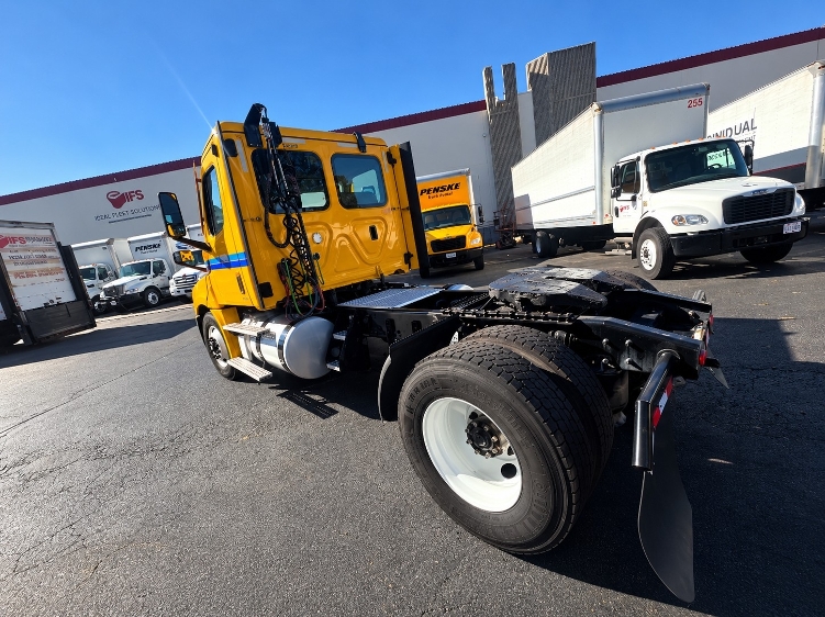 2022 Freightliner Cascadia in Torrance, CA — photo 5