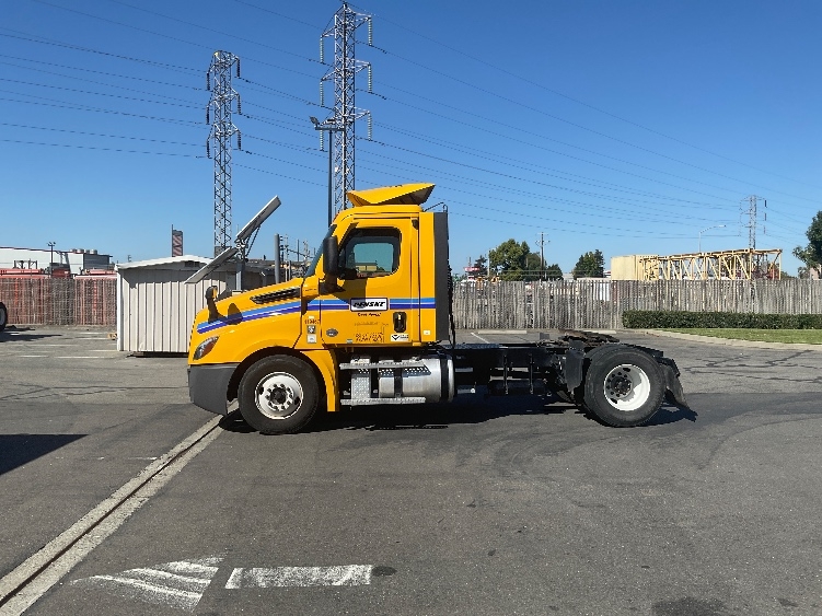 2022 Freightliner Cascadia in West Sacramento, CA — photo 4