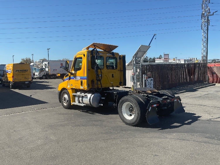 2022 Freightliner Cascadia in West Sacramento, CA — photo 5