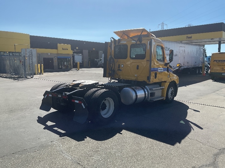 2022 Freightliner Cascadia in West Sacramento, CA — photo 7