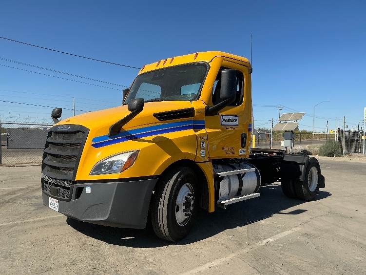 2022 Freightliner Cascadia in Fresno, CA