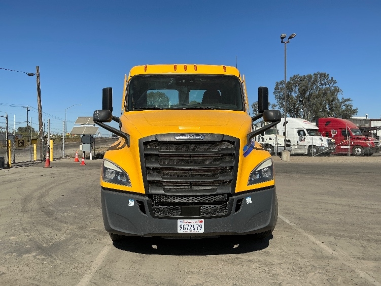 2022 Freightliner Cascadia in Fresno, CA — photo 2
