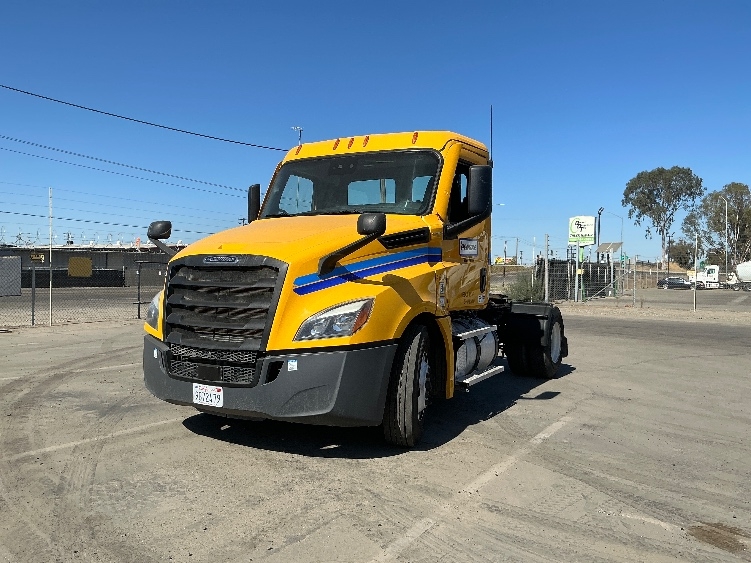 2022 Freightliner Cascadia in Fresno, CA — photo 3
