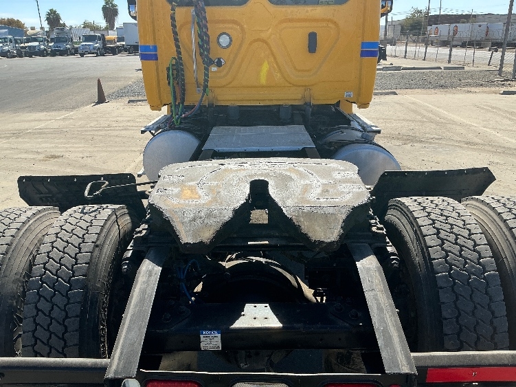 2022 Freightliner Cascadia in Fresno, CA — photo 6