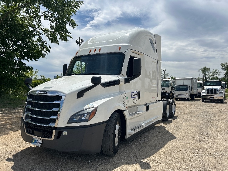 2022 Freightliner Cascadia in Plymouth, MI — photo 3