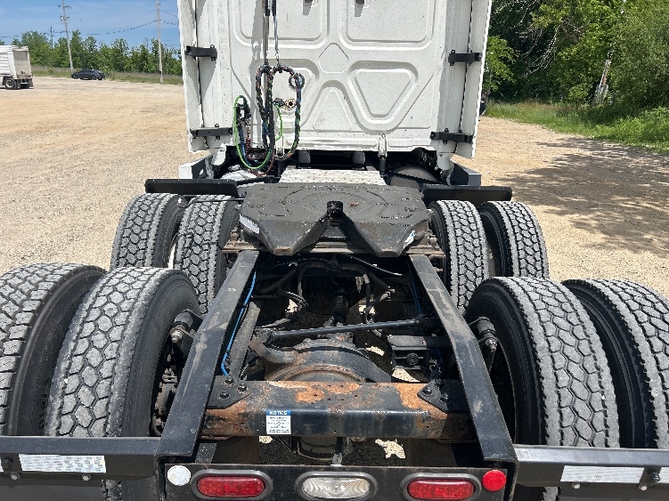 2022 Freightliner Cascadia in Plymouth, MI — photo 6