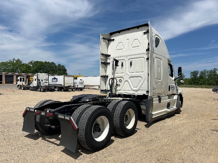 2022 Freightliner Cascadia in Plymouth, MI — photo 7