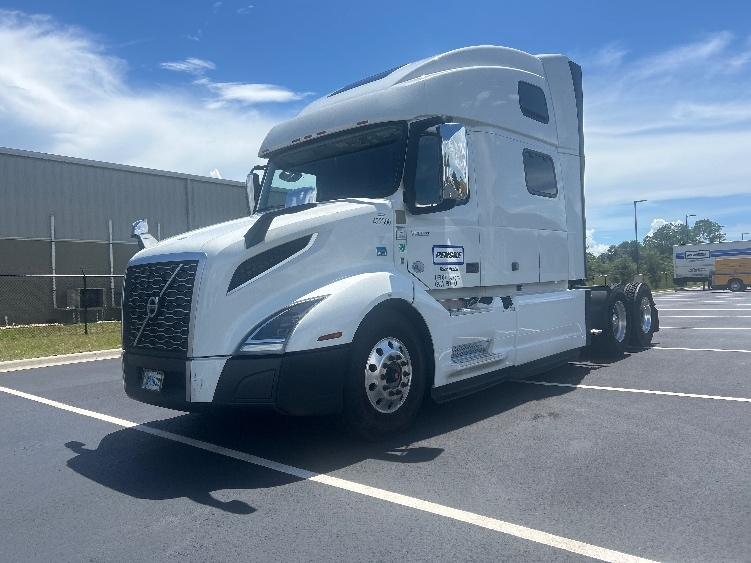2022 Volvo VNL 860 in Dayton, OH — photo 3