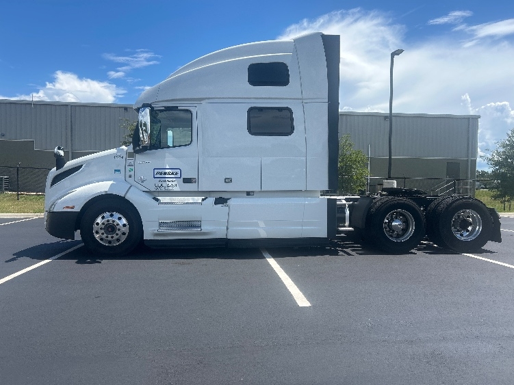 2022 Volvo VNL 860 in Dayton, OH — photo 4